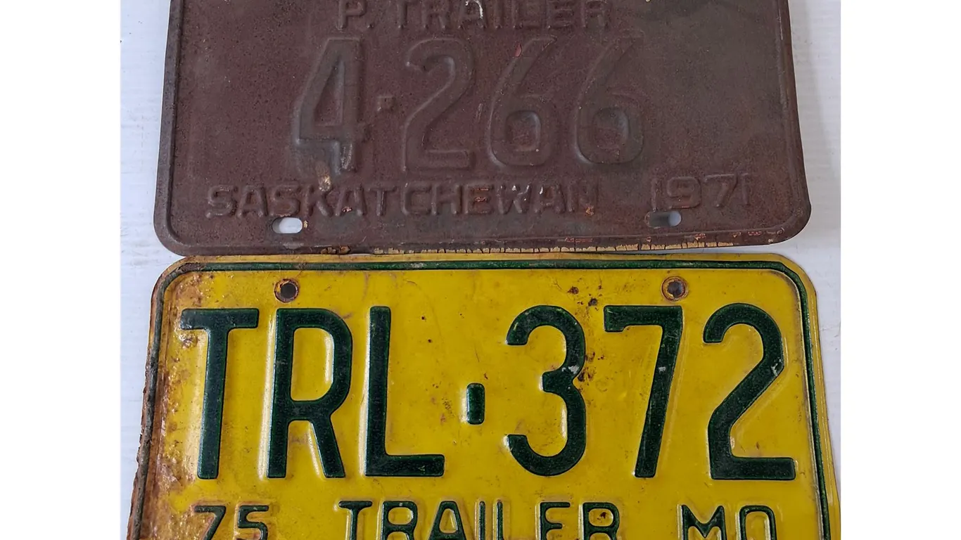 (2) License Plates, P Trailer Saskatchewan 1971, 1975 Trailer MO
