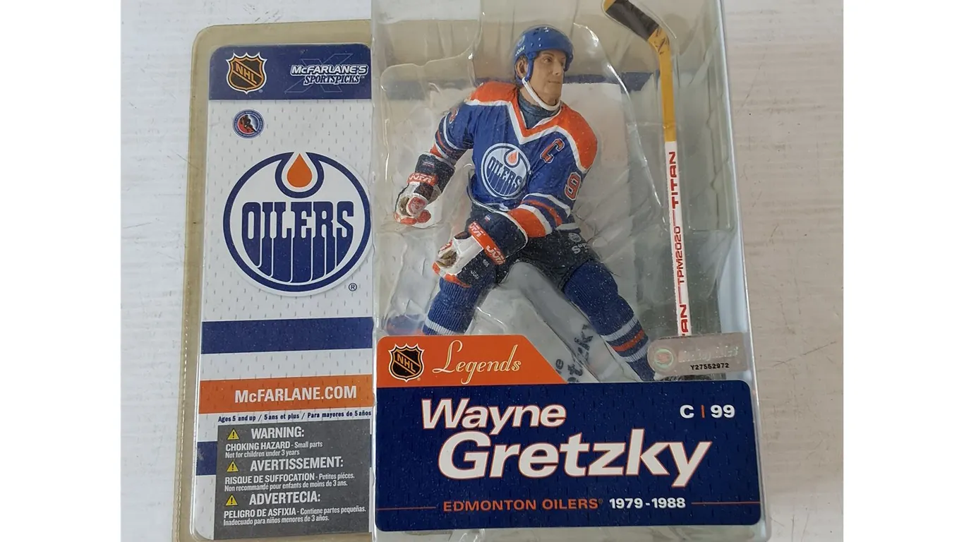 McFarlane Sportspicks Oilers HL Legends Wayne Gretzky Figure NIB Sealed Crack On Package Top