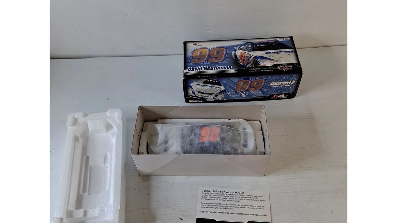 Nascar David Reutimann 99 1:24 Scale Aaron's 2007 Camry Stock Car NIB