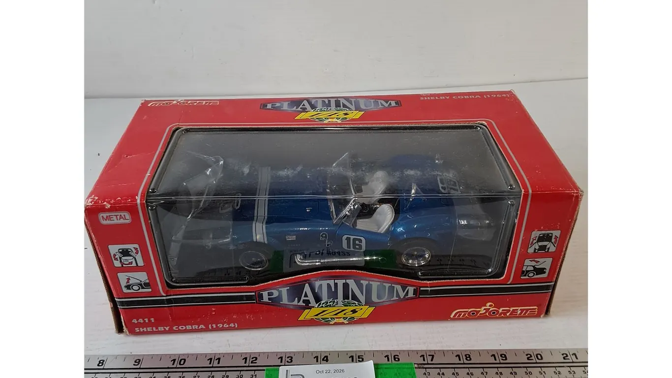 Majorette Platinum Shelby Cobra 1964 Scale Model 1:18 Car In Box