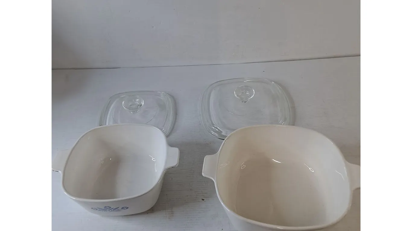 (2) Corning Ware Casserole Dishes with (2) Pyrex Lids