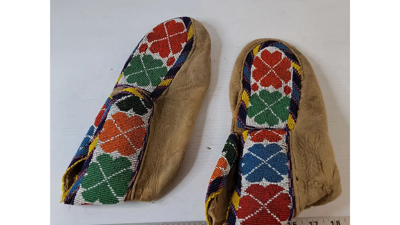Pair of Moccasin Slippers ~Size 8 Women's As-Is