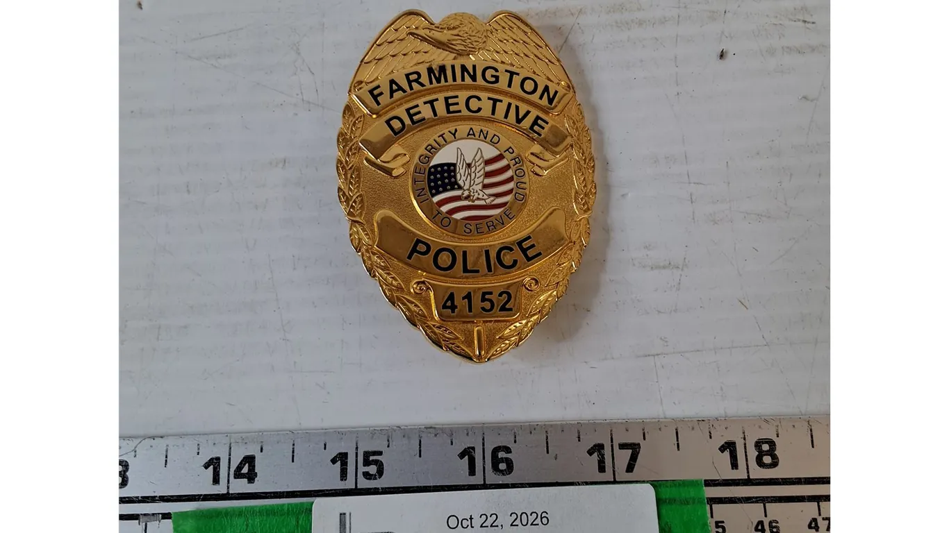 Metal Police Prop Replica Badge From TV Show "The Shield" Detective Farmington, Badge 4152
