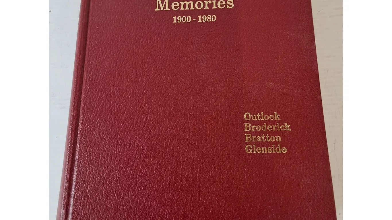 Milestones and Memories 1900-1980 History Book, Outlook, Broderick, Bratton, Glenside