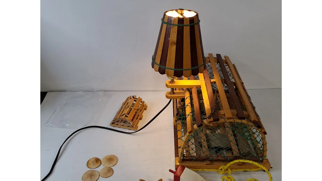 Lobster Trap Lamp Tested Works, PEI Lobster Cage Souvenir, (2) Dried Starfish As-Is, (4) Sand Dollar