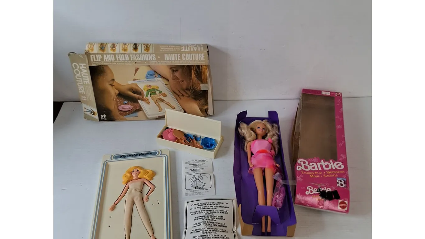 Barbie Fashion Play Mode Toy with Information, Flip & Fold Fashions Toy All As-Is