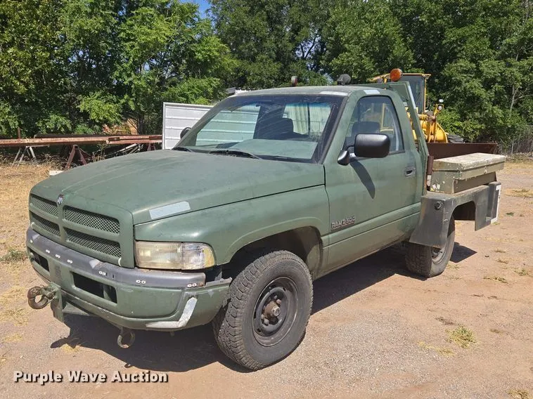 1997 Dodge Ram 2500 flatbed pickup truck