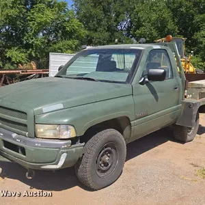 1997 Dodge Ram 2500 flatbed pickup truck