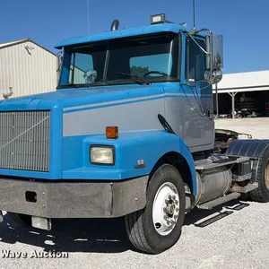 1994 White GMC WB semi truck