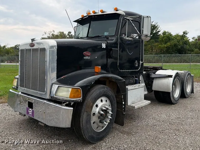 2018 Peterbilt 579 semi truck