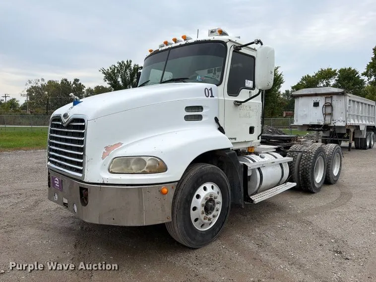 2006 Mack CXN Vision semi truck