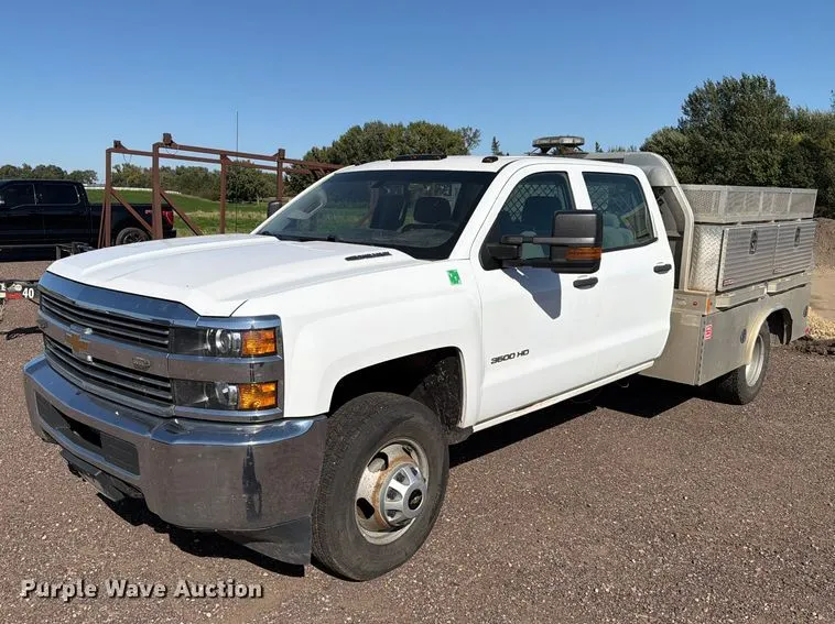 2016 Chevrolet Silverado 3500HD Crew Cab pickup truck