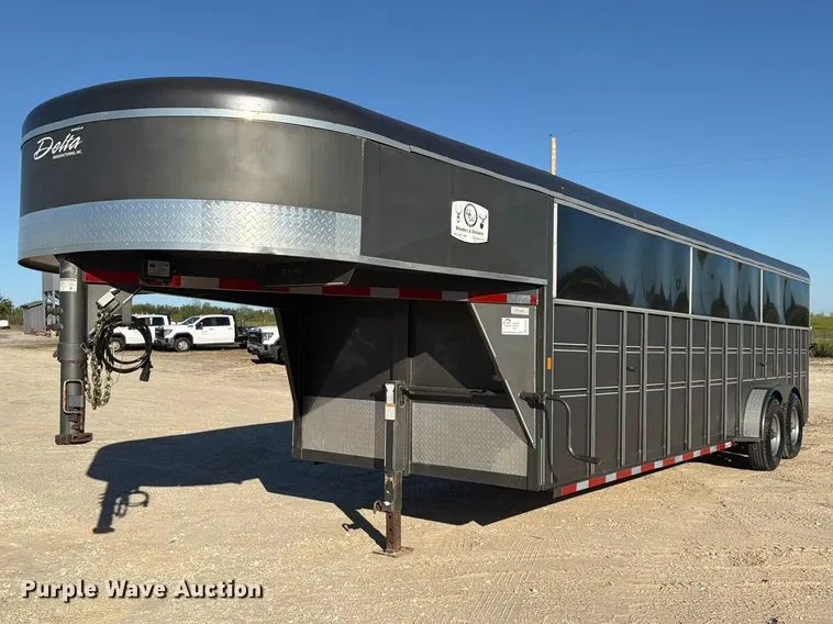 2017 Delta Manufacturing, Inc. specialized livestock trailer
