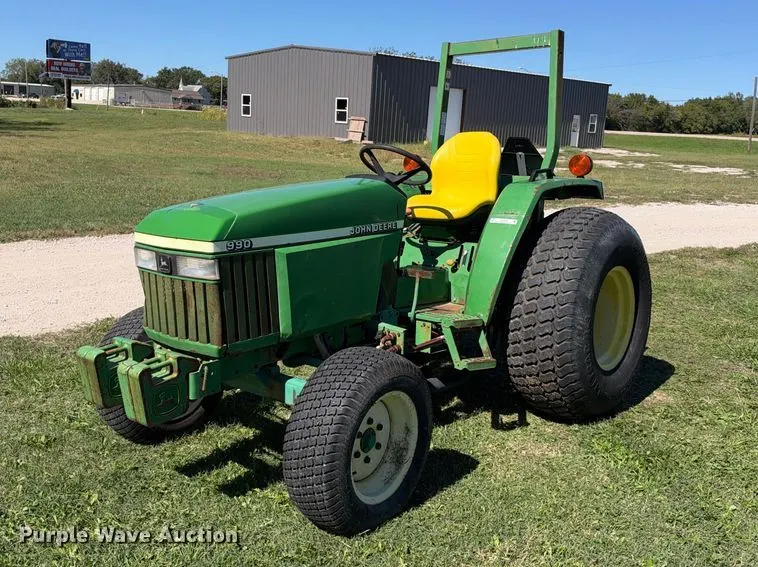 2004 John Deere 990 tractor