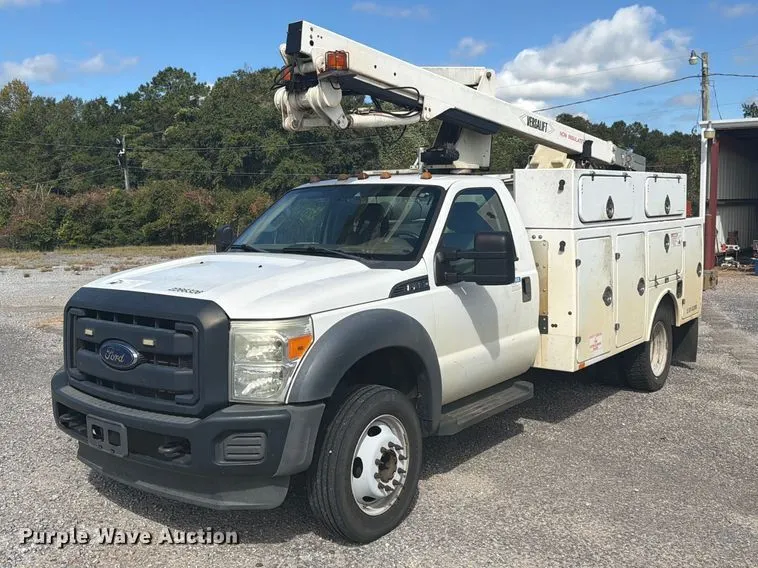 2016 Ford F450 Super Duty bucket truck