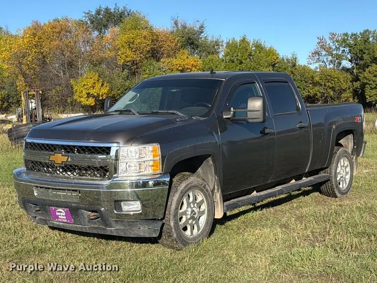 2011 Chevrolet Silverado 2500HD Crew Cab pickup truck