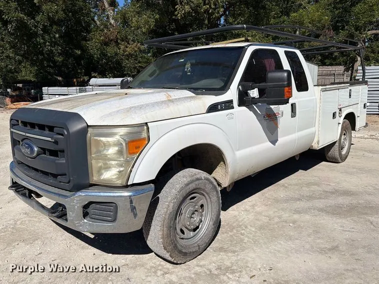 2015 Ford F-250 Super Duty Ext. Cab utility bed pickup truck
