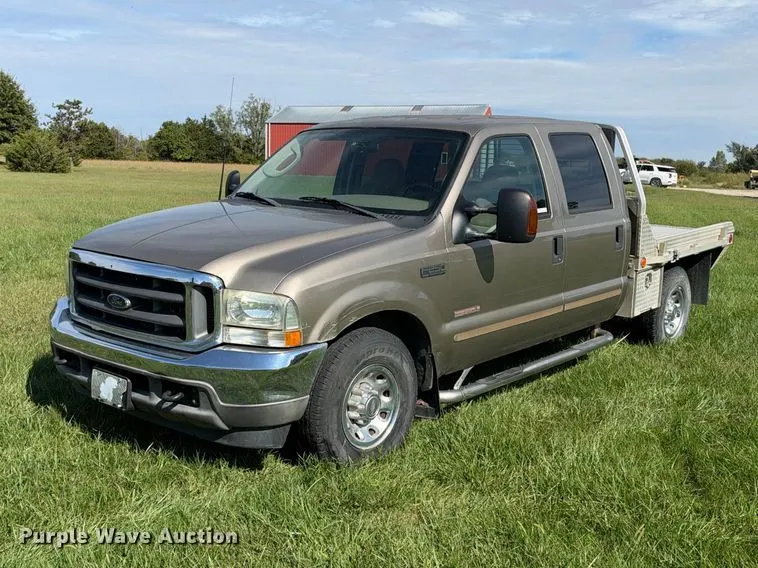 2003 Ford F250 Super Duty XLT Crew Cab flatbed pickup truck