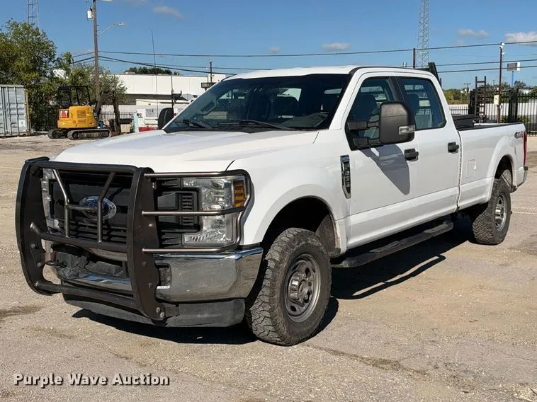 2019 Ford F250 Super Duty Crew Cab pickup truck