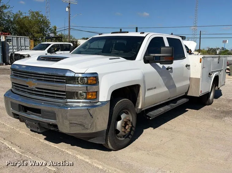 2017 Chevrolet Silverado 3500HD Crew Cab utility bed pickup truck