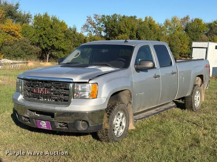 2011 GMC Sierra 2500HD Crew Cab pickup truck