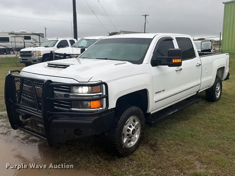2017 Chevrolet Silverado 2500HD Crew Cab pickup truck