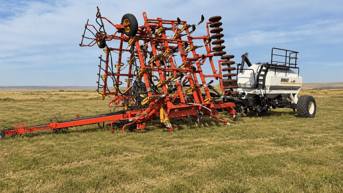 Bourgault 5710 Drill w/ Bourgault 4306 Cart