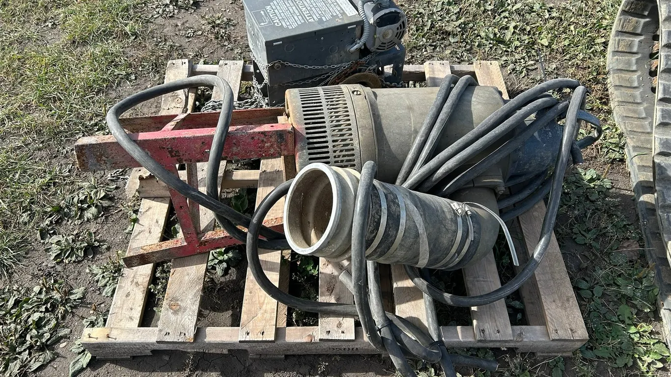 6" Elec. Submersible Trash Pump 220V and Micana Overhead Door Operator 115V/1PH