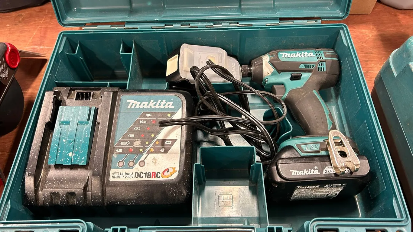 Makita Impact Driver XDT11 w/ Battery