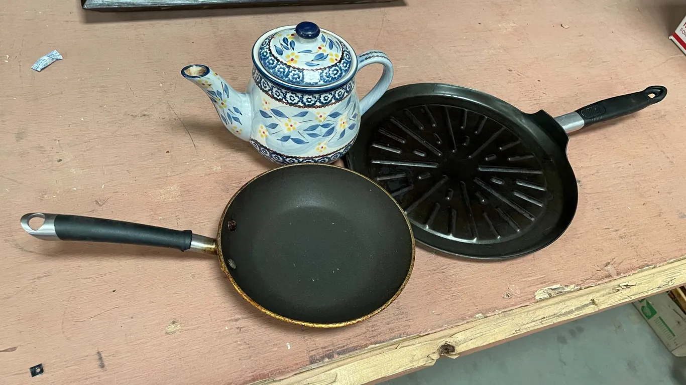 Small Lot of Kitchen Items