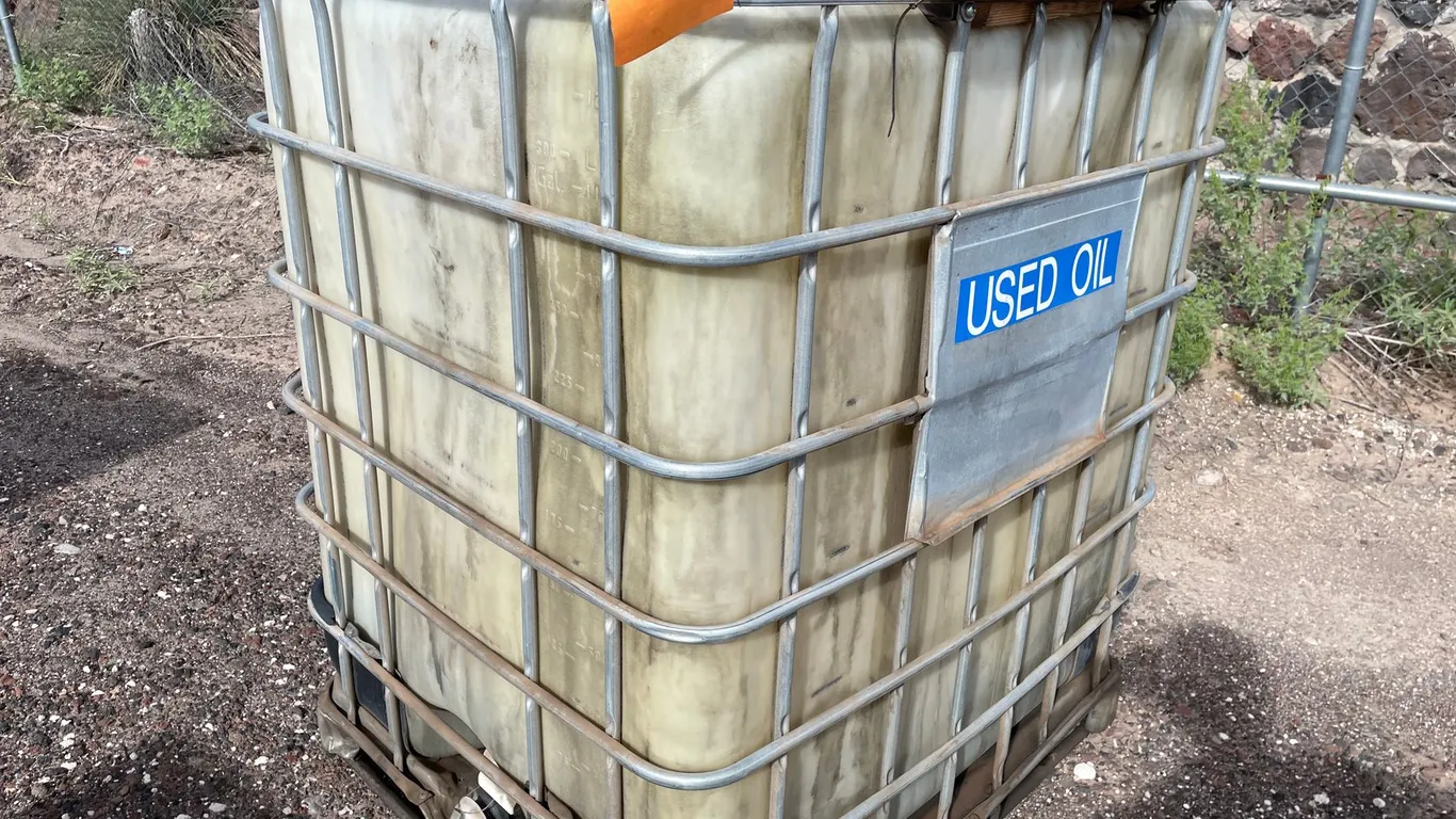 Oil Tote