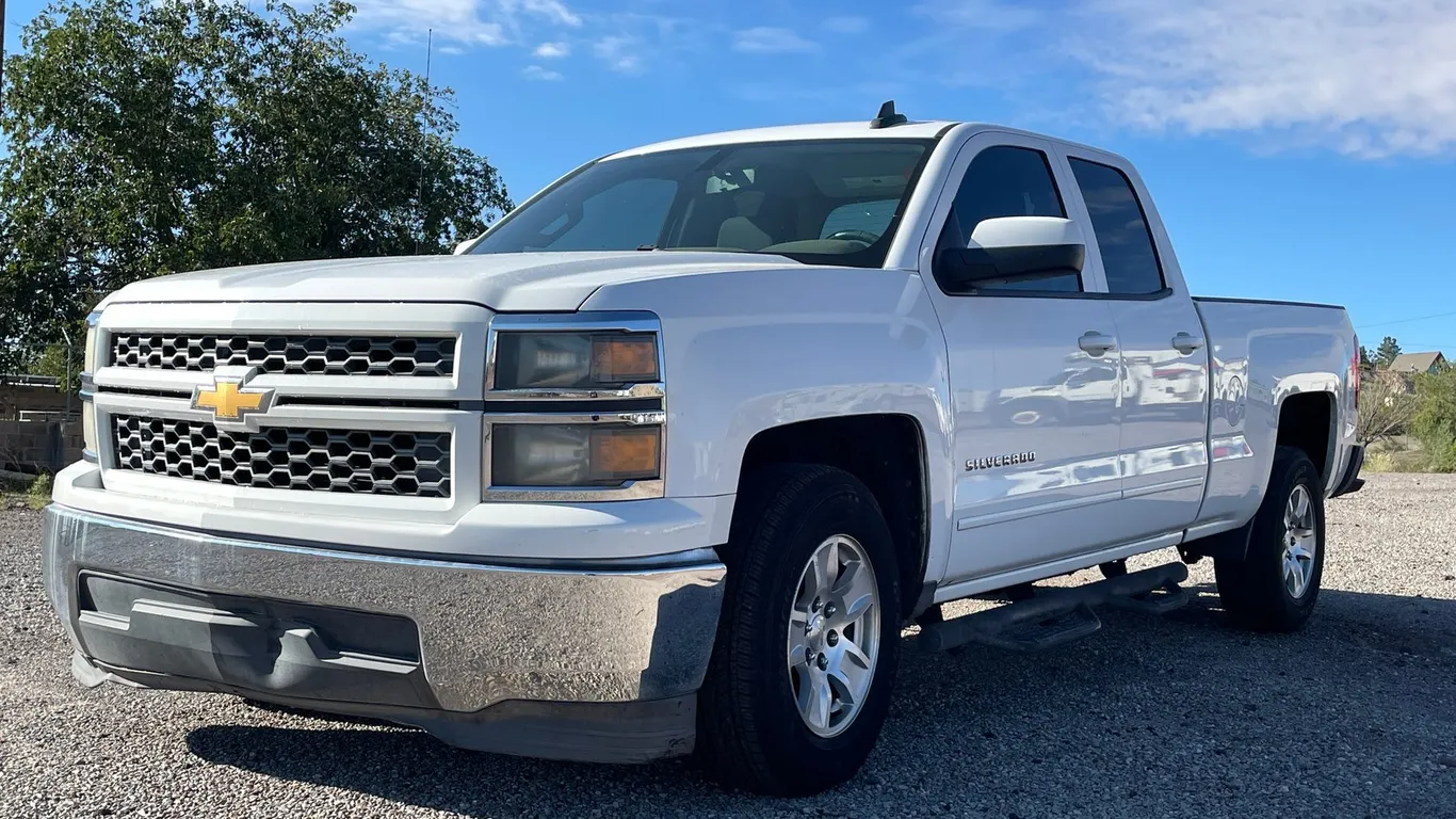 2015 Chevrolet Silverado (Title in Delay)
