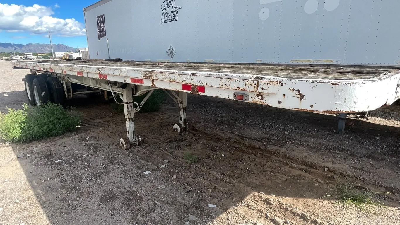 1966 Hobbs Flatbed Trailer (Has NM Title)(Offsite at NMSU)