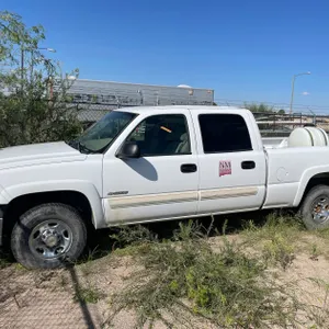 2004 Chevy 2500 4x4 Truck