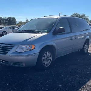 2005 Chrysler Town & Country (Title in Delay)