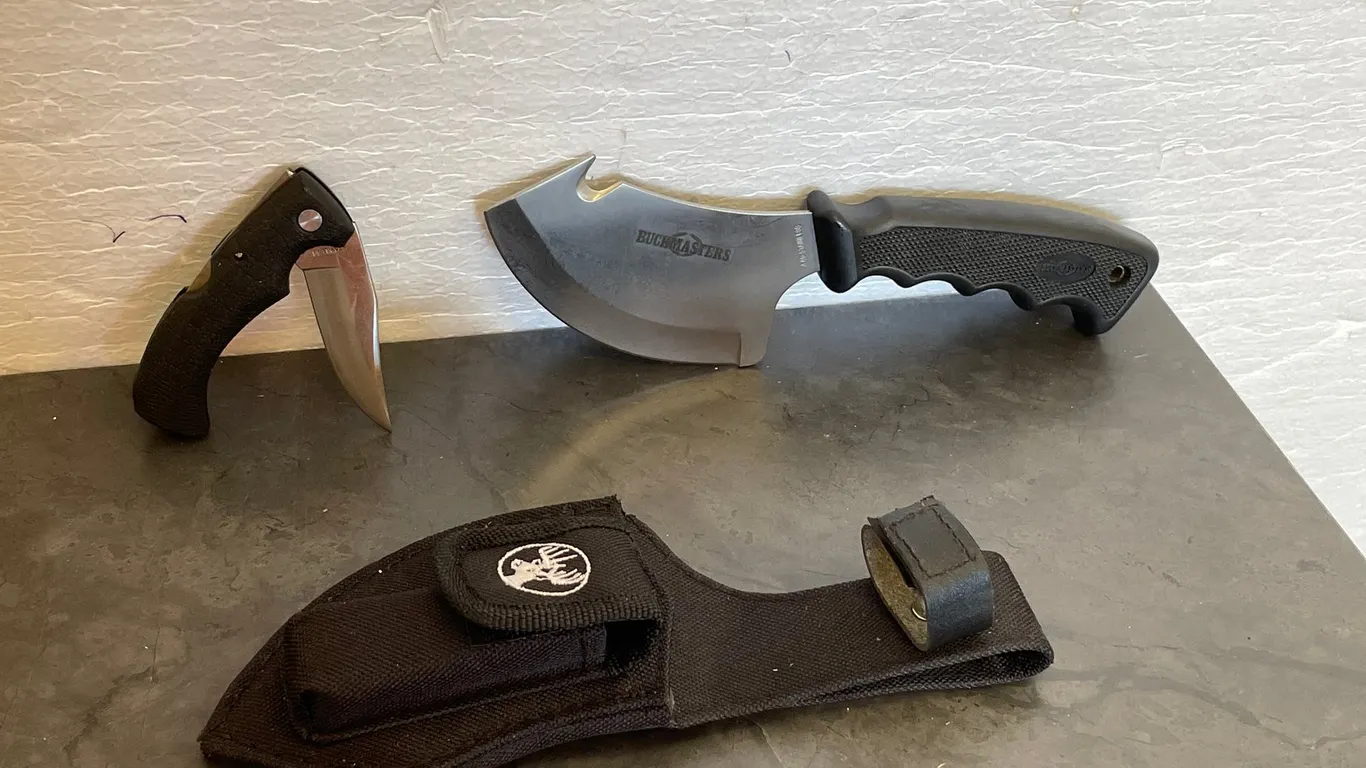Buckmaster's Skinning Knife with Gut Hook and Sheath