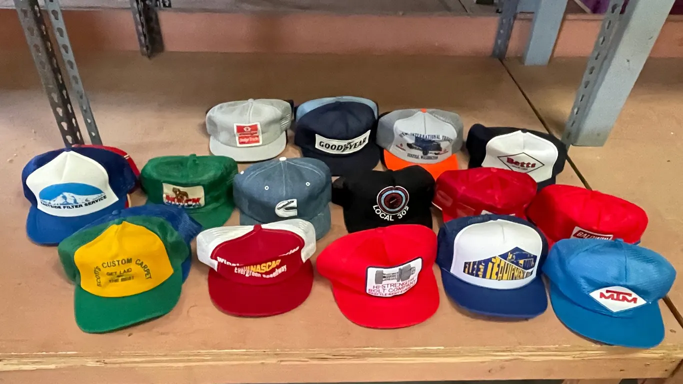 Caps