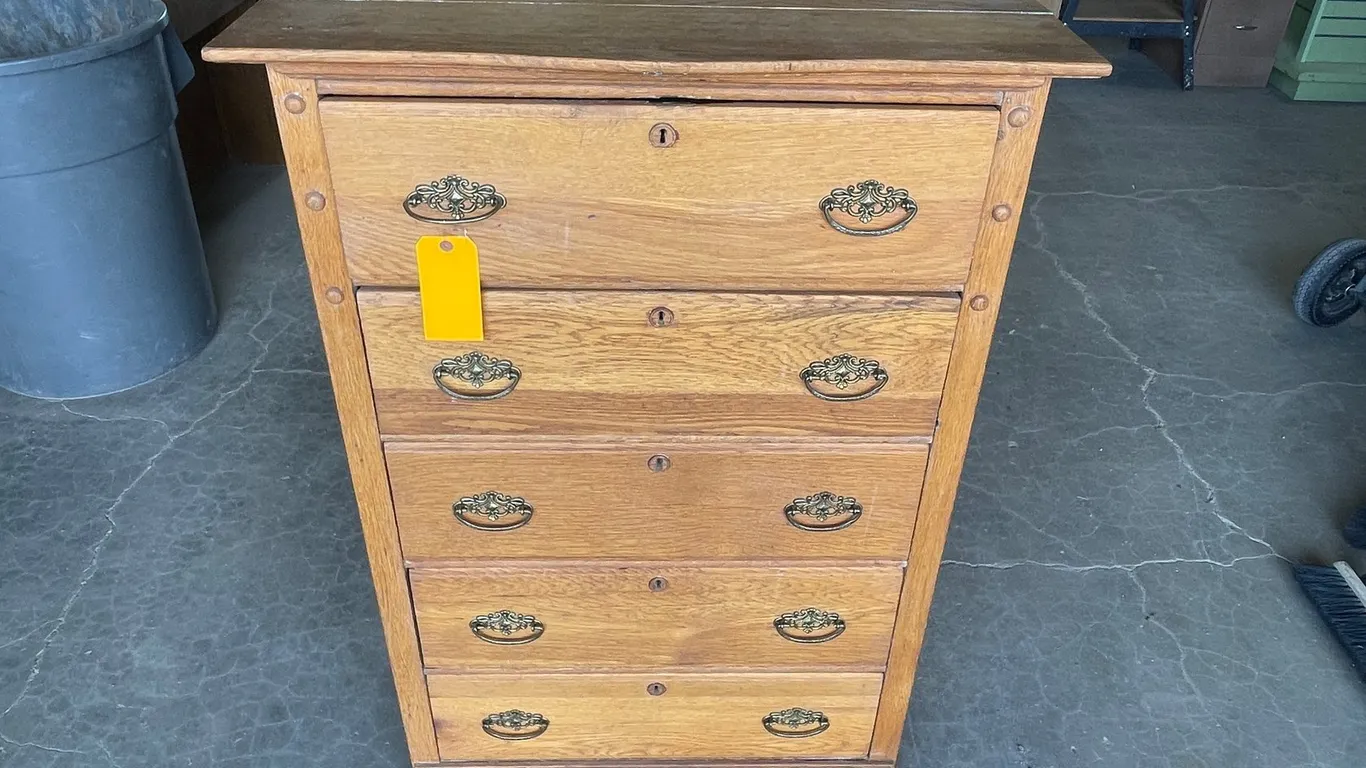 Dresser