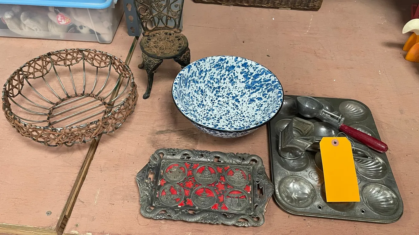 Assorted Vintage House Items