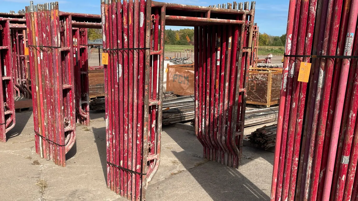 (20) Waco Style Walk Through Scaffolding Uprights