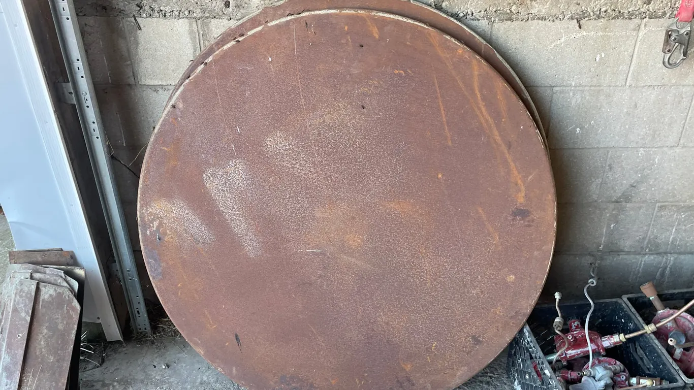 (2) Metal Discs