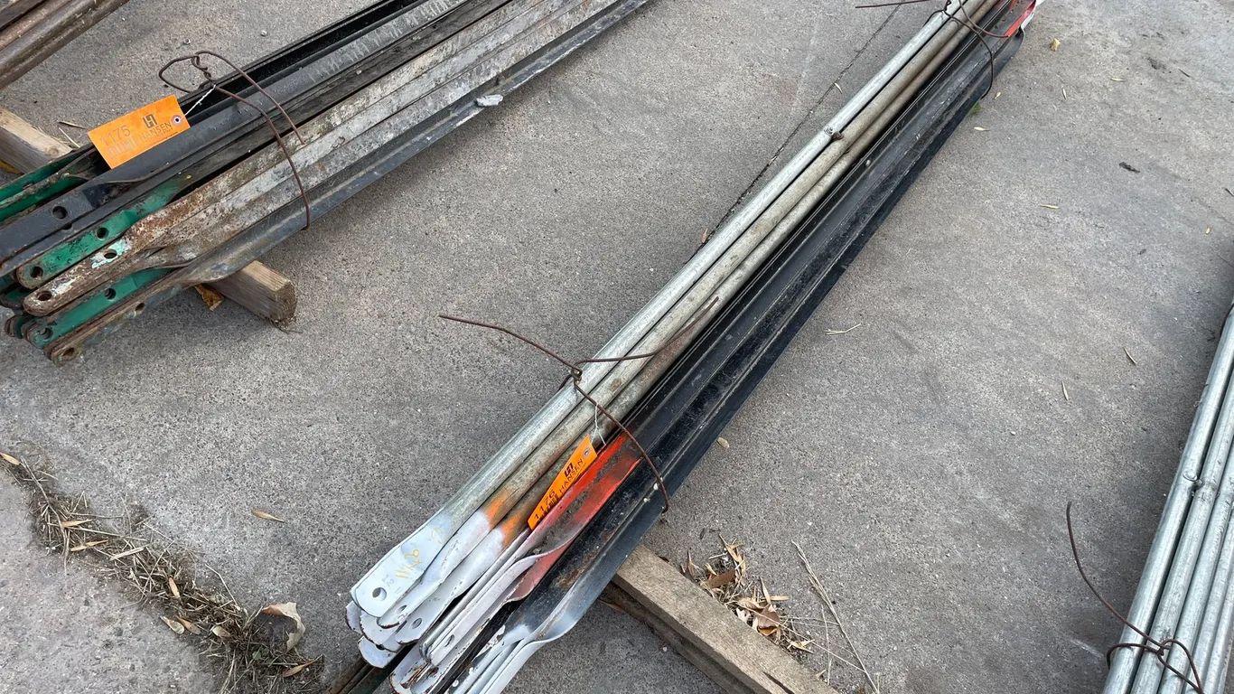 (11) Scaffolding Tube & Flat Braces