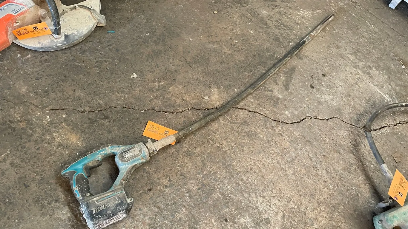 Makita Cordless Concrete Vibrator