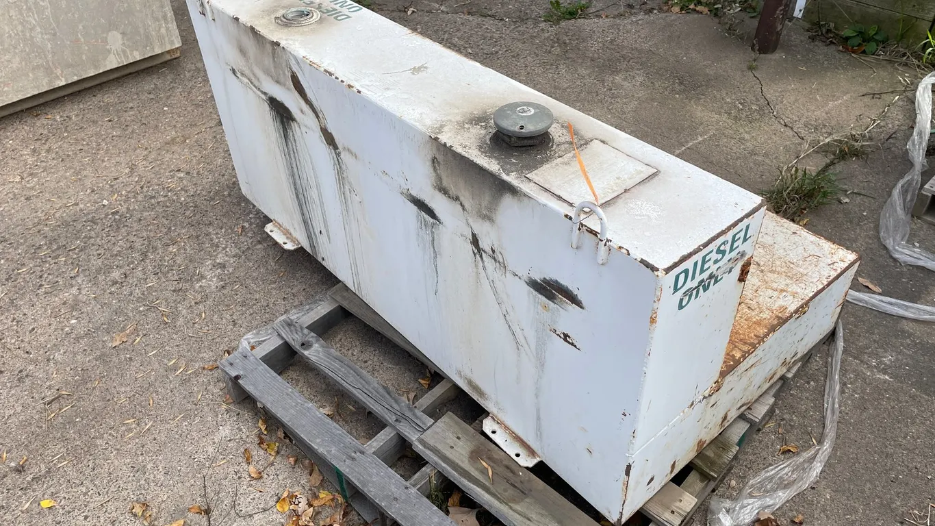 105 Gallon L-Shaped Diesel Fuel Tank