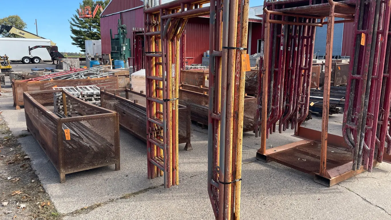 (5) Scaffolding Upright Frames
