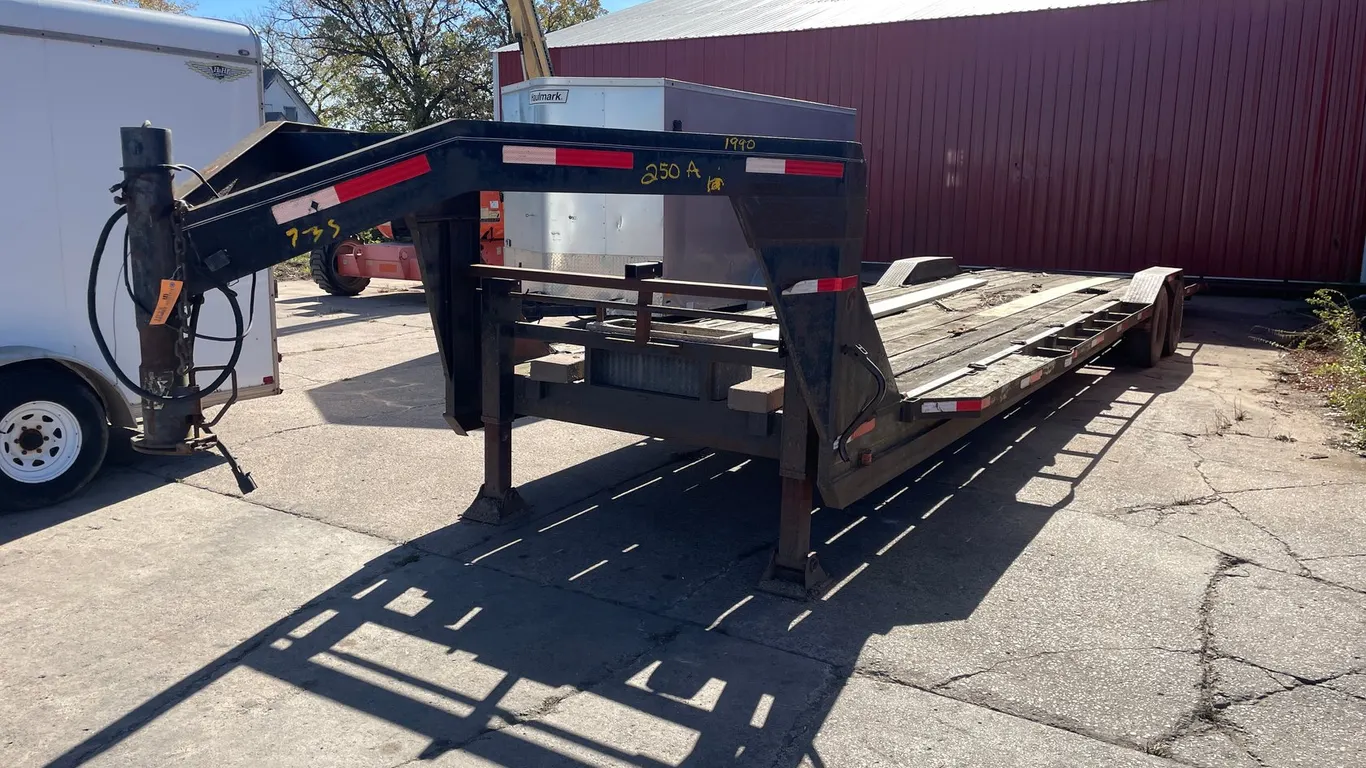 1990 Gooseneck Trailer (Title in Delay)