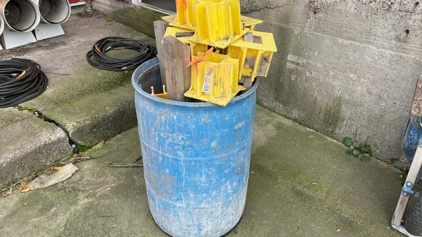 Bucket of Guard Rail Safety Boots