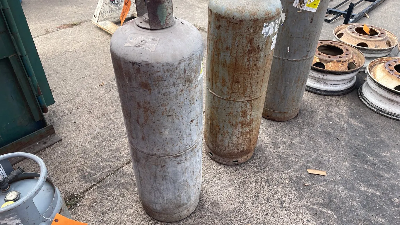 100 Lb Propane Tank