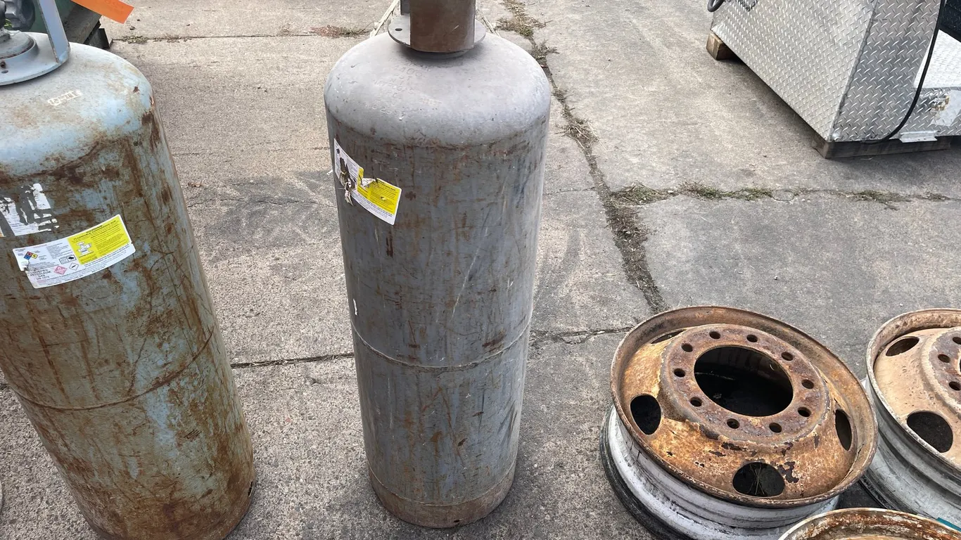 100 Lb Propane Tank