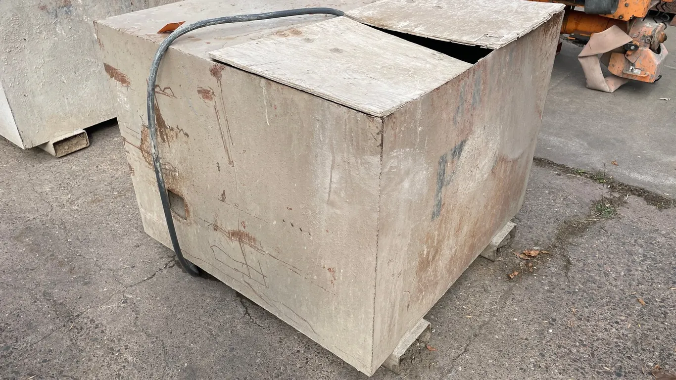Water Tank with Fork Pockets